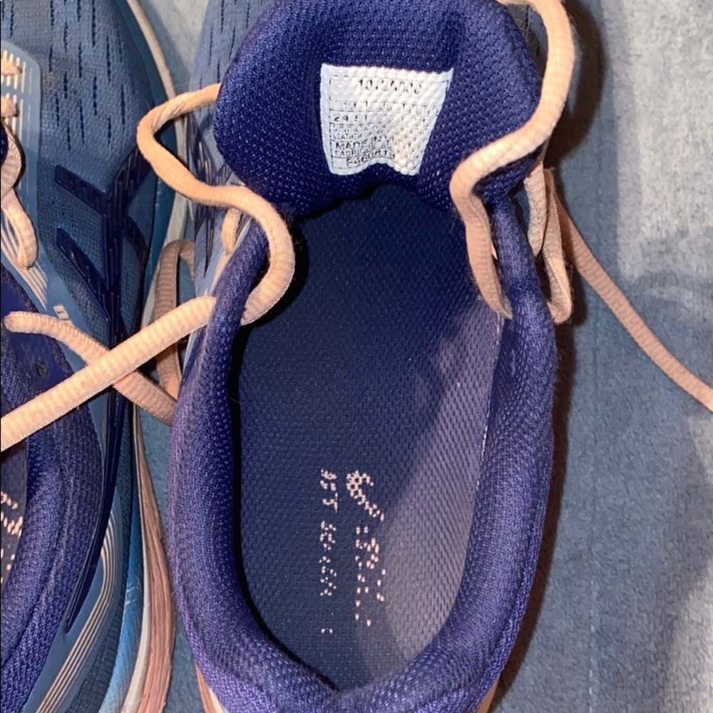 ASICS - Picture 4 of 7